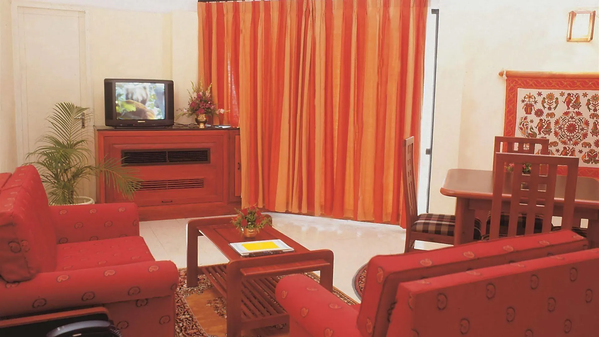 Riviera Suites Kochi Hotel