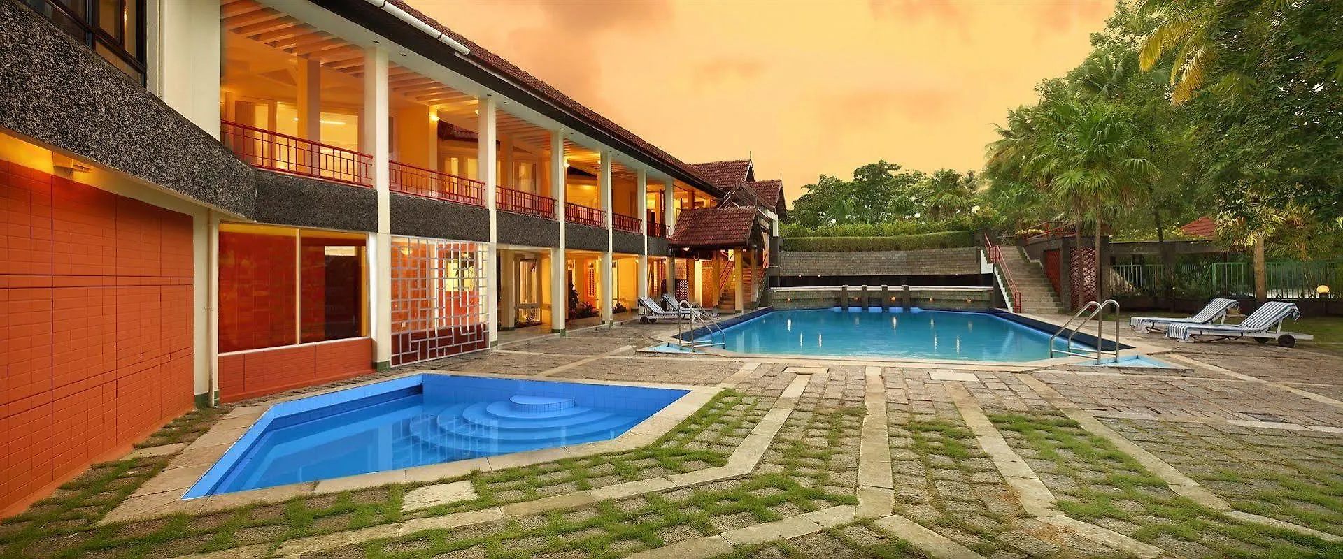 Riviera Suites kontakter