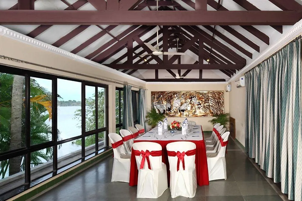 Riviera Suites Kochi Hotel