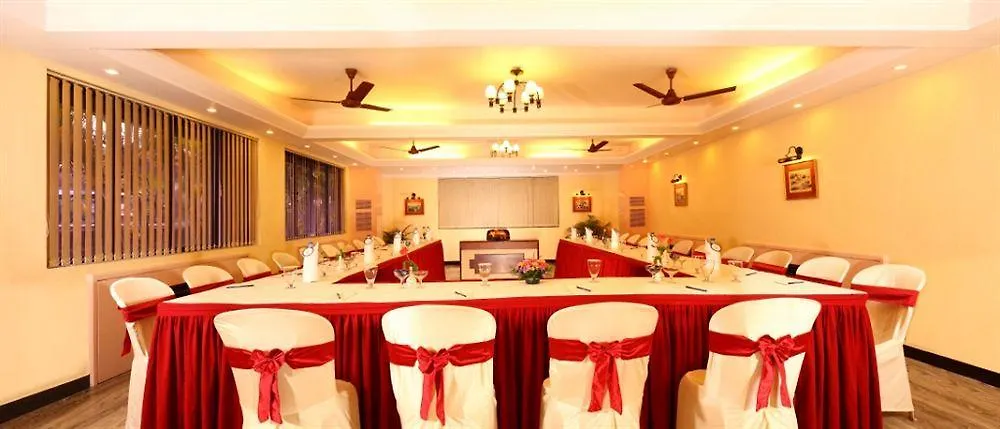 Riviera Suites Kochi Hotel