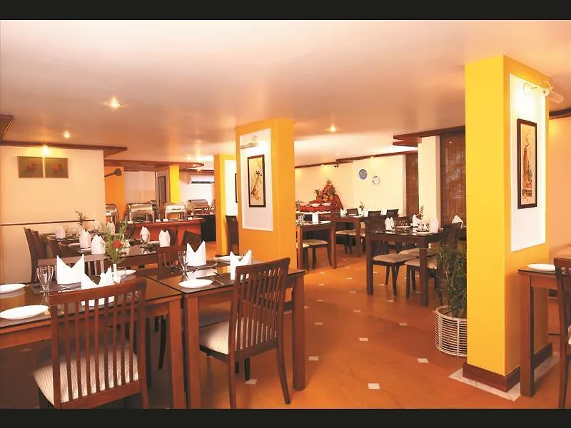 Riviera Suites Kochi 4*,