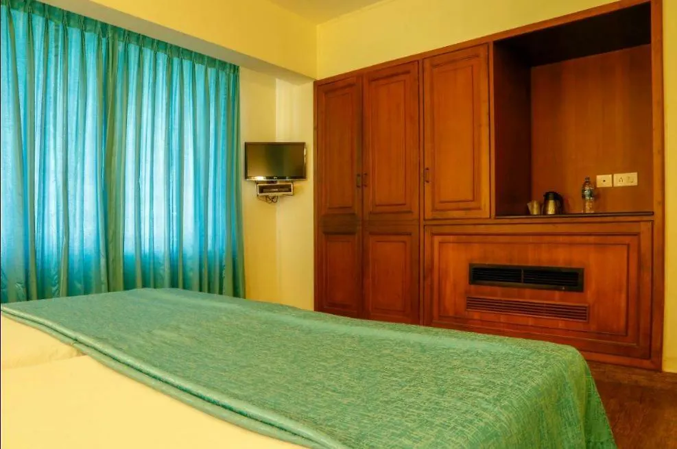 Riviera Suites Kochi Hotel