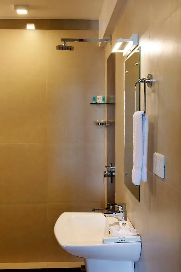 Hotel Riviera Suites Kochi